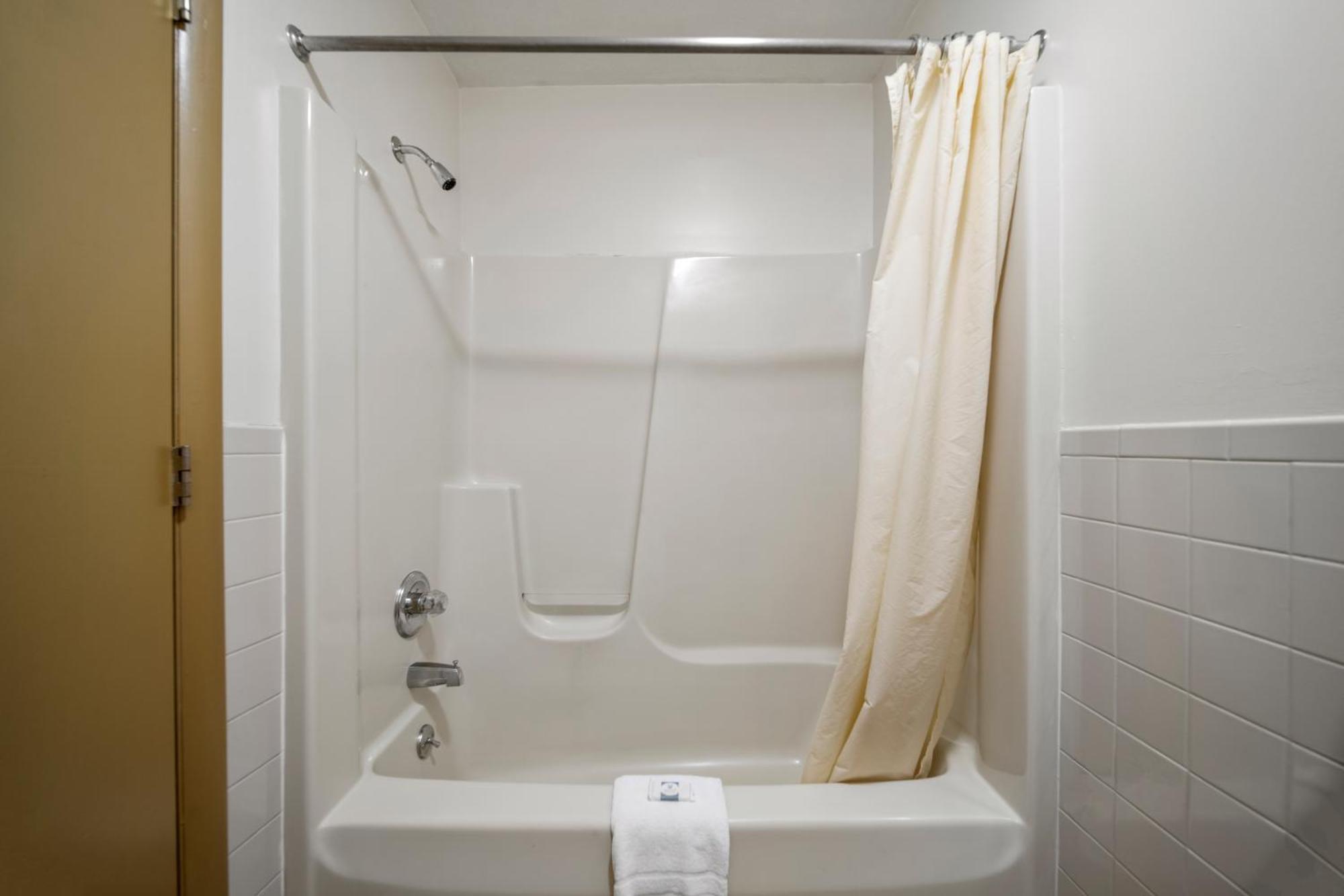 Executive Inn Cass City Bagian luar foto